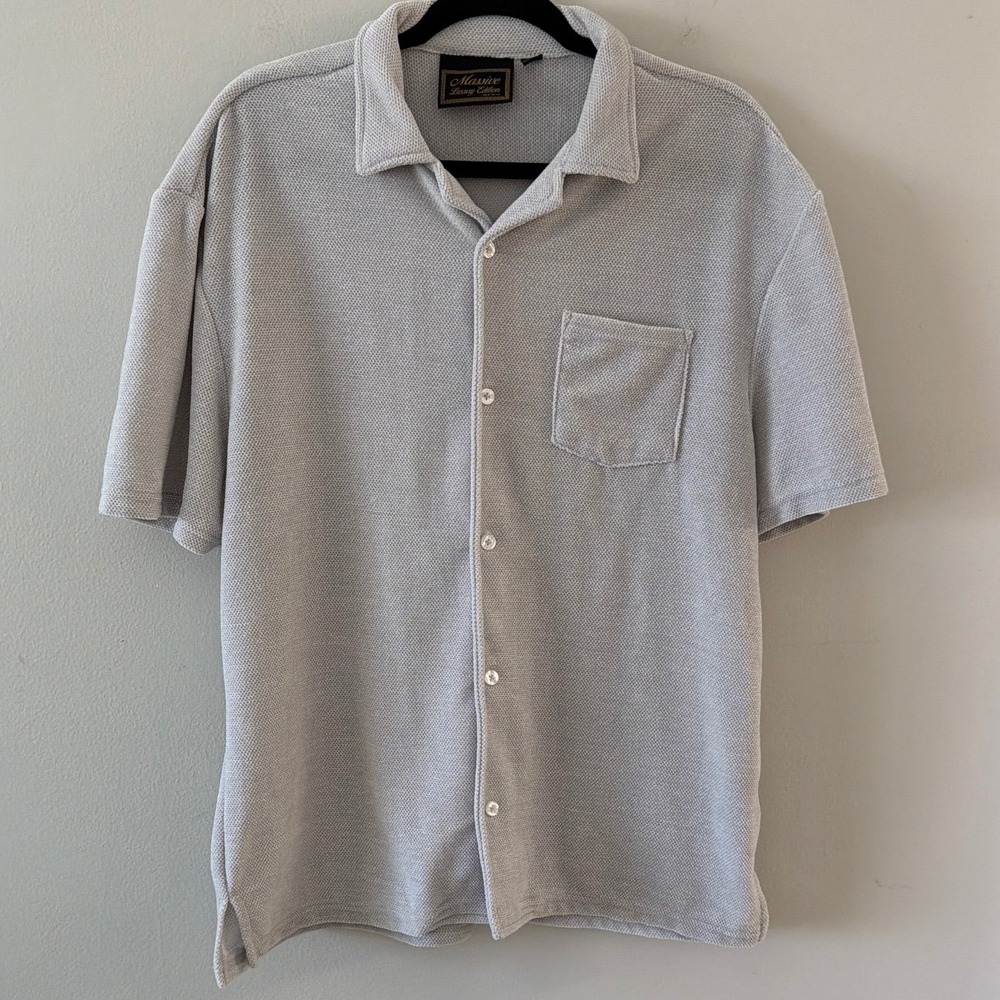 Massive Luxury Edition Mens Large Light Grey Waffle Knit Short Sleeve Camp Shirt
